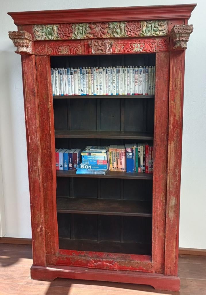 Unieke handgesneden houten boekenkast - Rood/Groen, Huis en Inrichting, Kasten | Boekenkasten, Ophalen, Met plank(en), Gebruikt