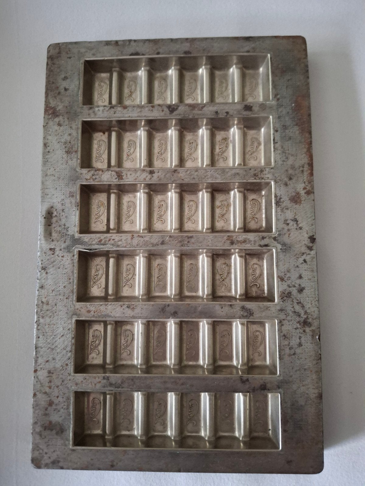 Antieke chocoladevormen, Ophalen