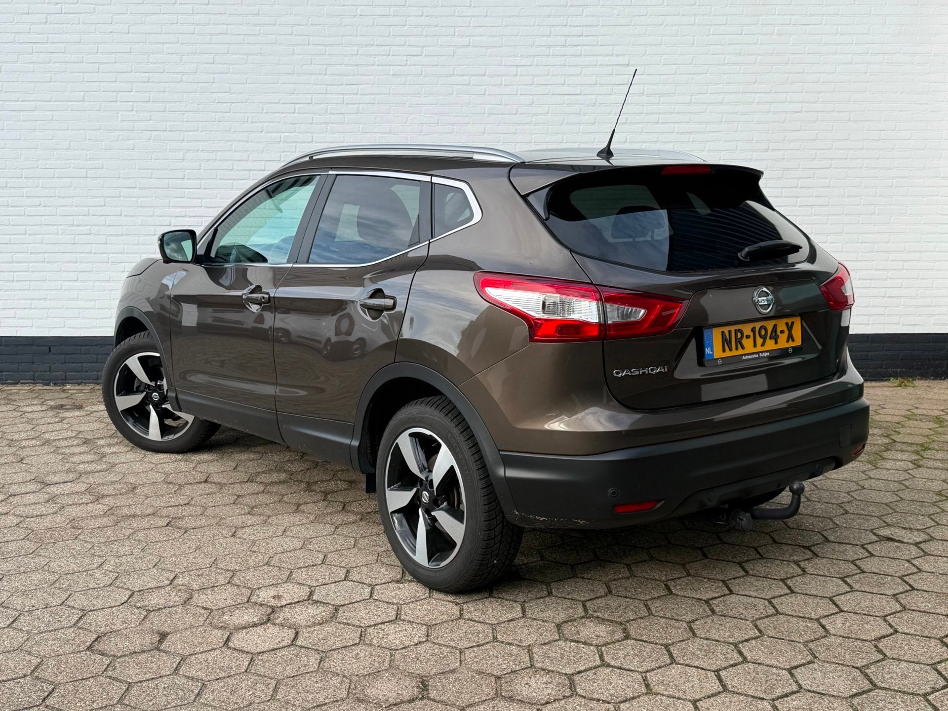 Nissan Qashqai 1.2 N-Connecta AUTOMAAT l PANODAK l TREKHAAK!, Auto's, Stof, Gebruikt, 4 cilinders, Bruin