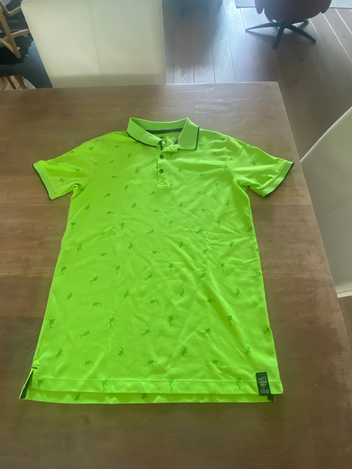 WE Polo Neon Groen-Geel met Haai Print - Maat 158-164, Kinderen en Baby's, Kinderkleding | Maat 158, Ophalen of Verzenden, Zo goed als nieuw