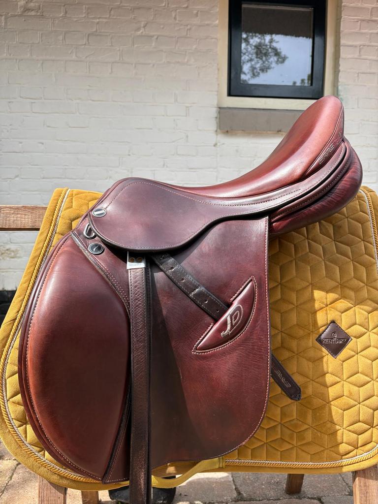 Erreplus JD springzadel 17 inch – topstaat, Dieren en Toebehoren, Paarden en Pony's | Zadels, Ophalen of Verzenden, Zo goed als nieuw