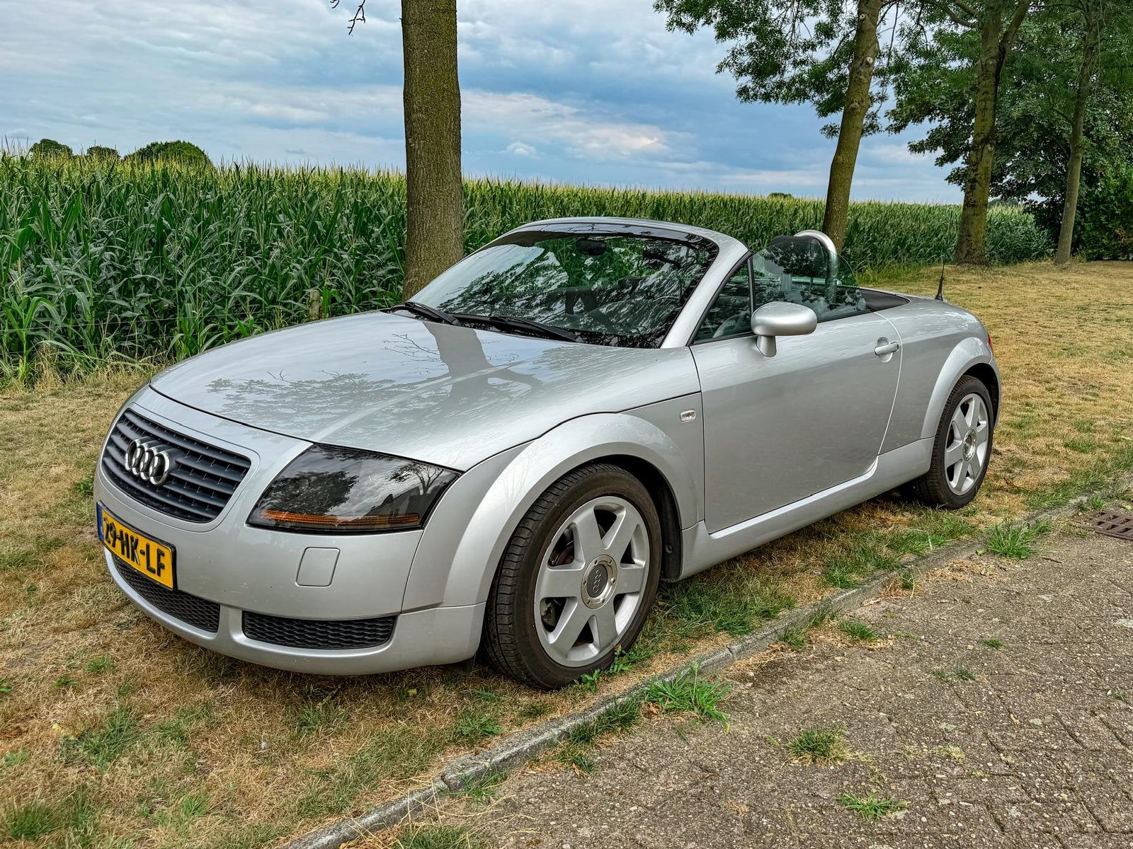 Te koop mooie Audi TT 1.8 T Roadster 132KW 2001 Grijs, Auto's, Voorwielaandrijving, TT, Zwart, 4 cilinders