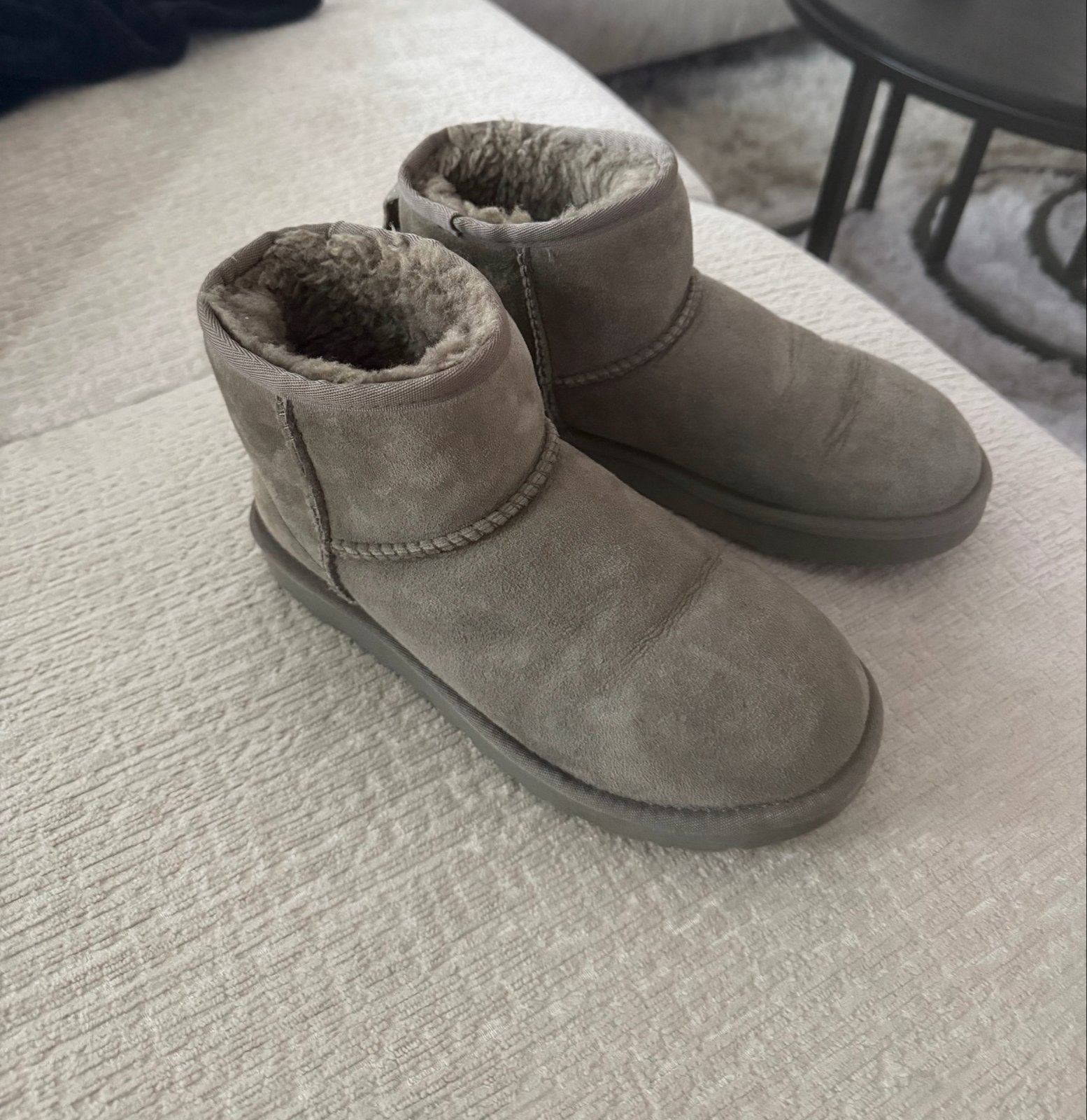 Uggs Classic Mini II Grijs - Maat 37, Kleding | Dames, Schoenen, Zo goed als nieuw, Lage of Enkellaarzen, Grijs, Ophalen of Verzenden