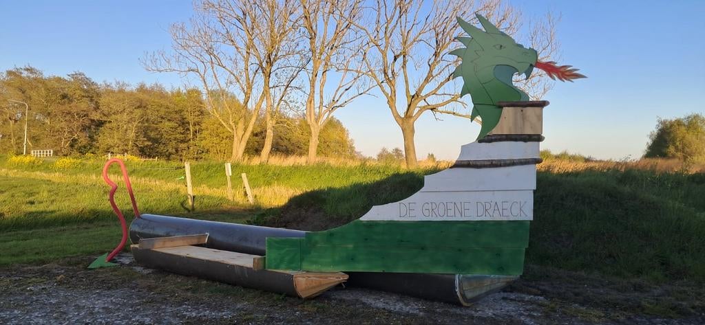 Drijvend zelfgemaakt vlot, De Groene Draeck, Ophalen, Versiering