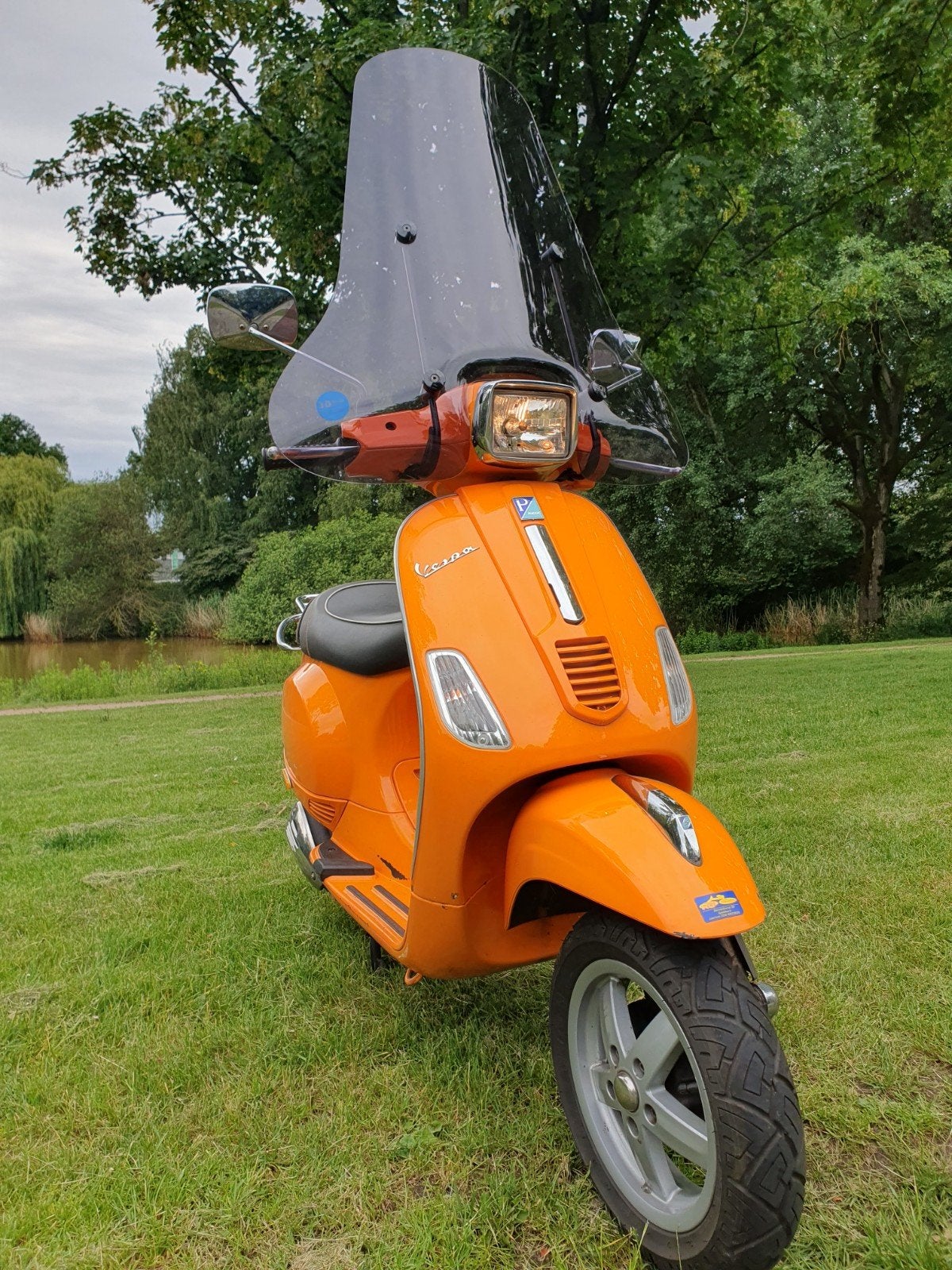 Leuke goedrijdende Vespa met windscherm, Ophalen, Gebruikt, Overige modellen, Maximaal 45 km/u