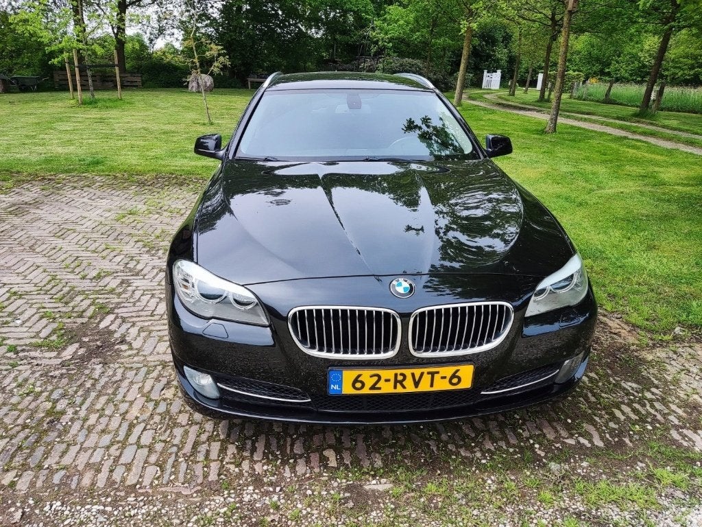 BMW 5-Serie 523I Touring 150KW Aut8 2011 Zwart, Auto's, Euro 5, Achterwielaandrijving, Zwart, 2000 kg