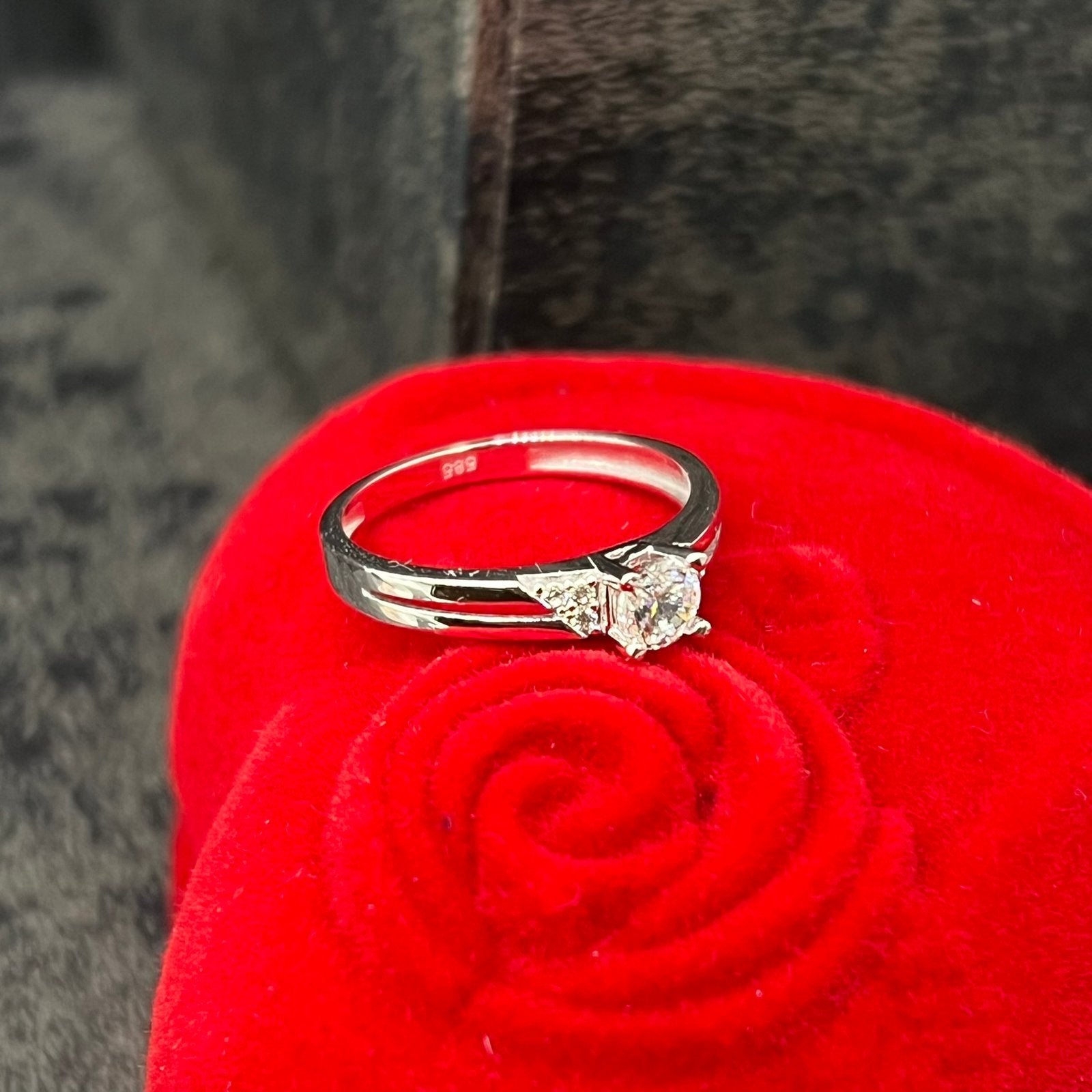 14 karaat witgouden ring solitaire, Ophalen of Verzenden, Zo goed als nieuw, Goud, Dame