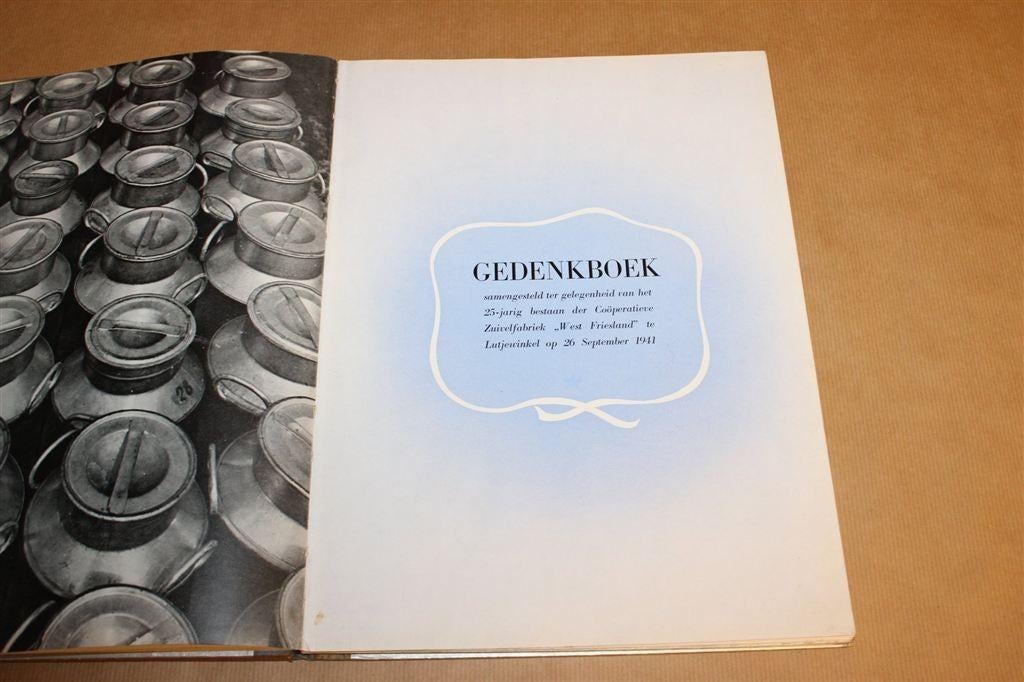 De Handen Ineen — Gedenkboek Zuivelfabriek [1941], Boeken, Ophalen of Verzenden, Gelezen