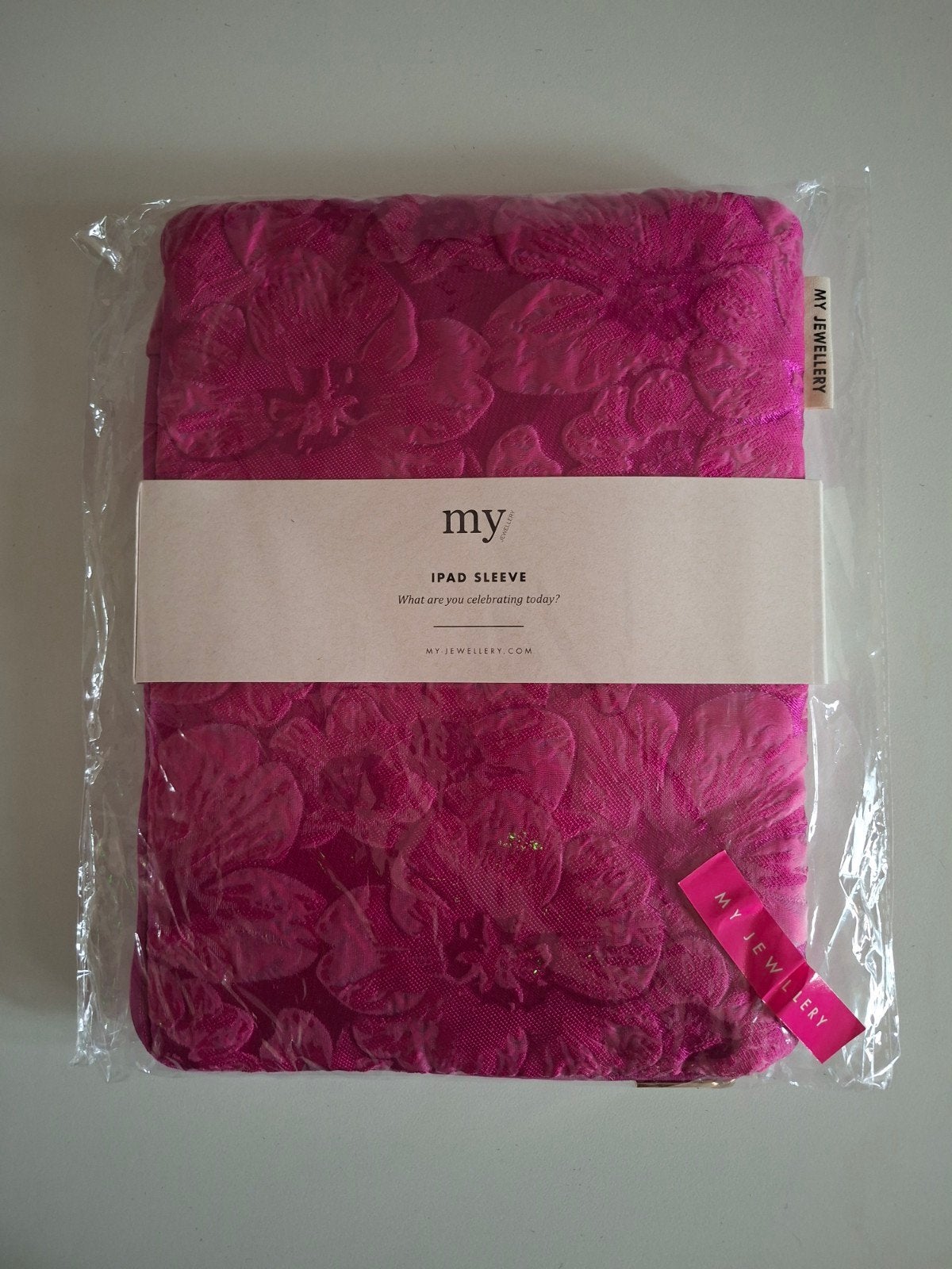 My Jewellery iPad Sleeve - Roze met bloemenpatroon, 10 inch, IPad, Nieuw, Ophalen of Verzenden
