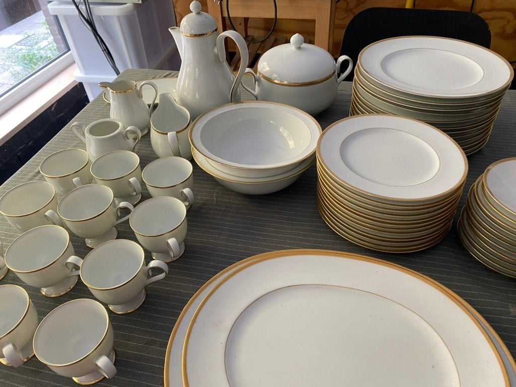 69-delig porseleinen servies van Noritake Ireland 2864, Huis en Inrichting, Ophalen, Overige merken, Klassiek, Zo goed als nieuw
