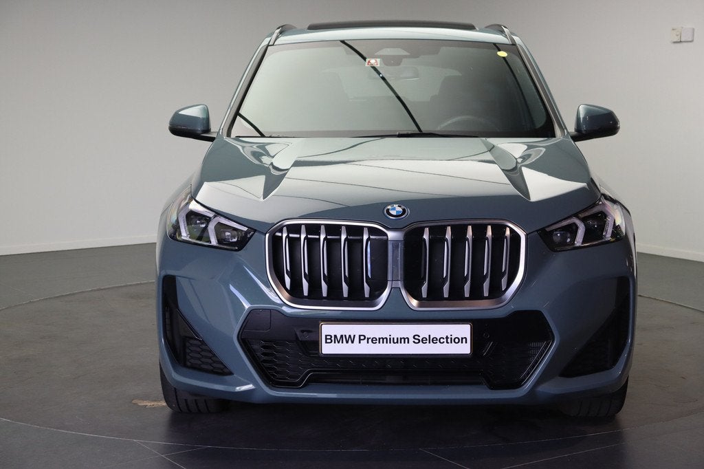 BMW X1 xDrive25e M Sport Automaat / Panoramadak / Sportstoel, Auto's, BMW, Gebruikt, Bedrijf, Hybride Elektrisch/Benzine, 3 cilinders