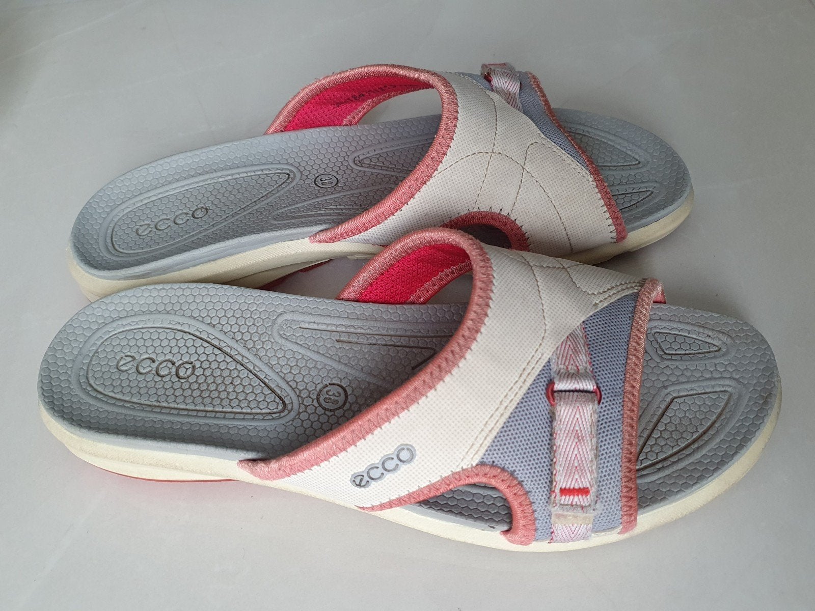 Ecco slippers maat 38 - Comfortabel en stijlvol, Slippers, Ecco, Overige kleuren, Ophalen of Verzenden