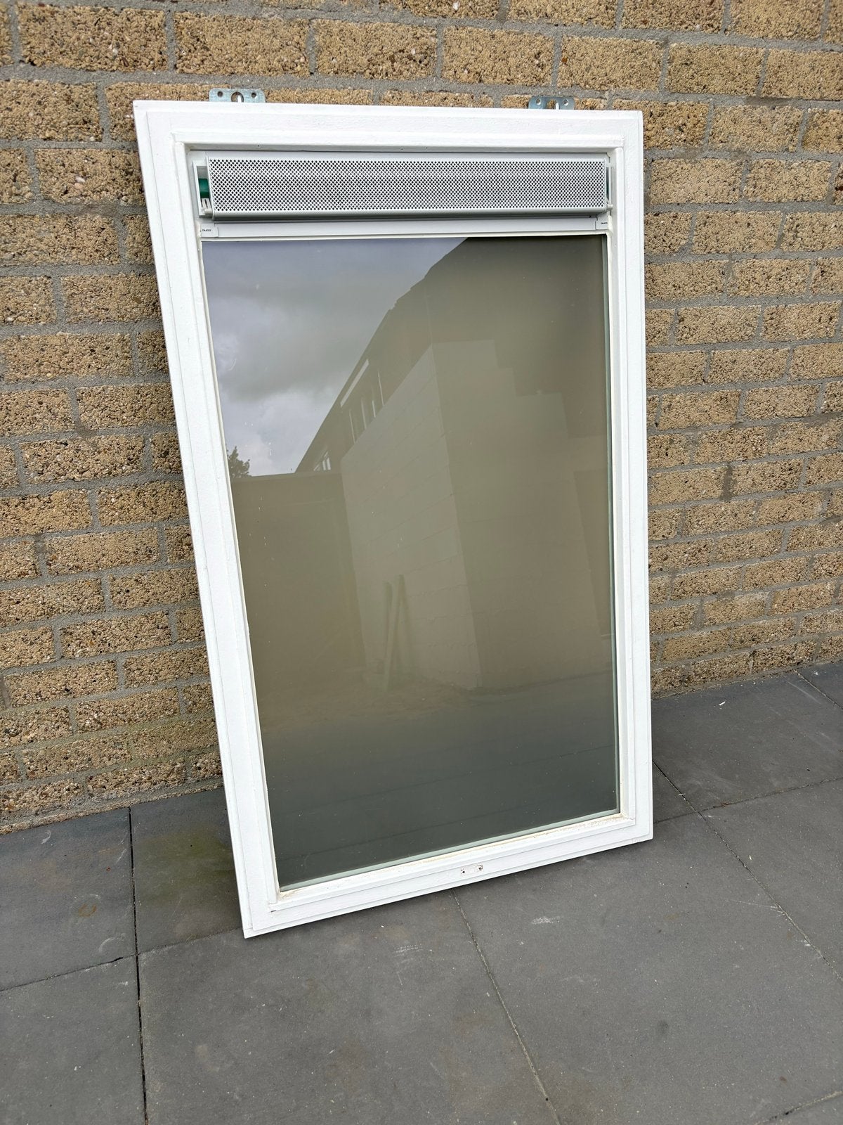 Badkamerraam met melkglas en ventilatierooster, Ophalen, Gevelraam of Ruit, Gebruikt, 80 tot 120 cm
