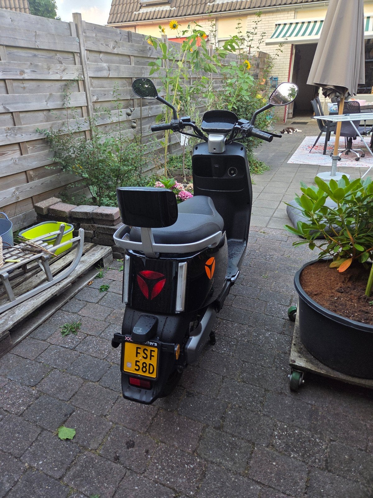 Yadea E8S | NIEUWE ACCU | 3.575 km | Zeer netjes, Elektrisch, Zo goed als nieuw, Ophalen, Overige merken