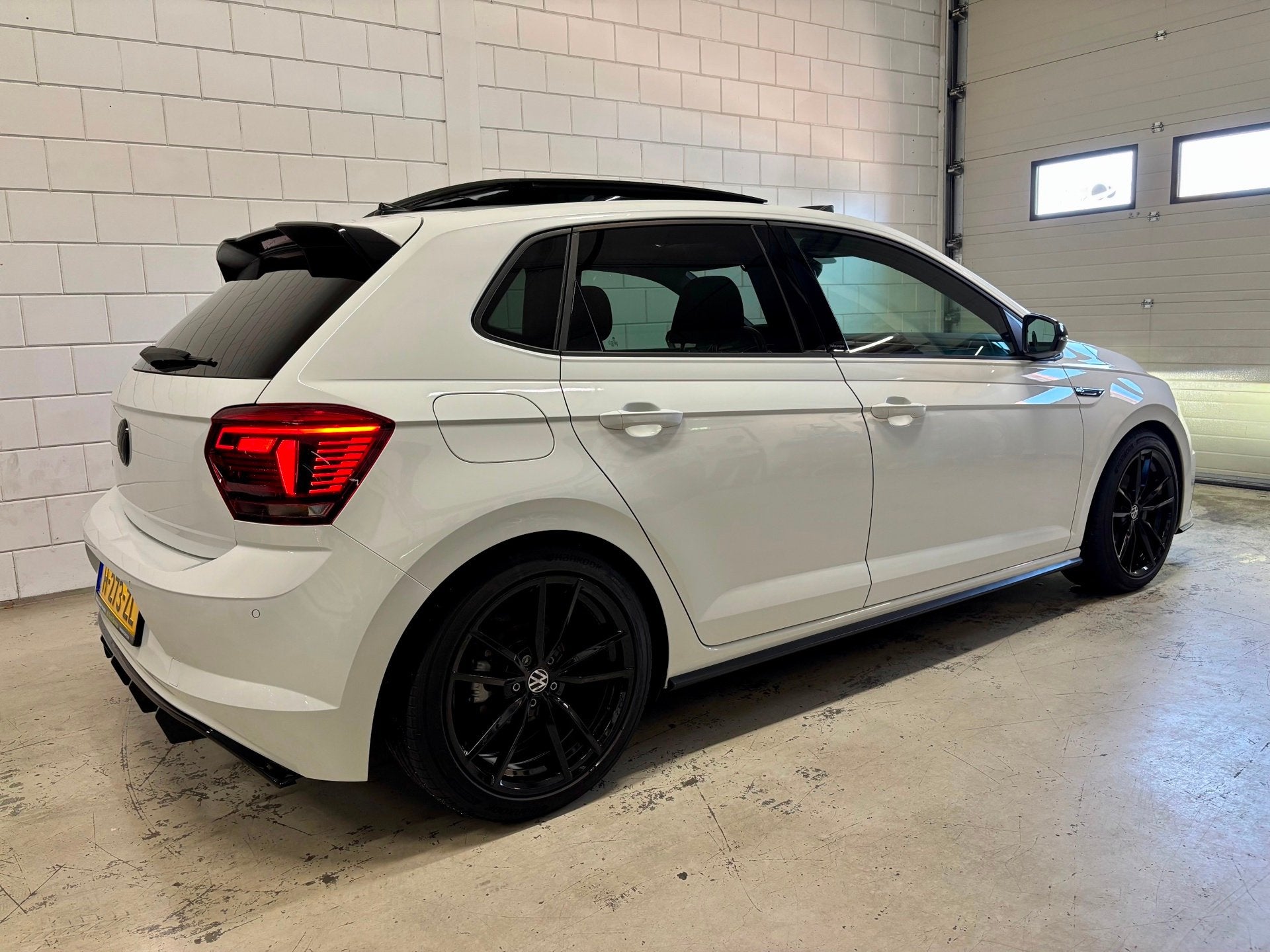Volkswagen Polo 1.5 TSI Highline R-Line|Dsg|Pdc|Panodak|185p, 4 cilinders, Met garantie (alle), Origineel Nederlands, Autotrust