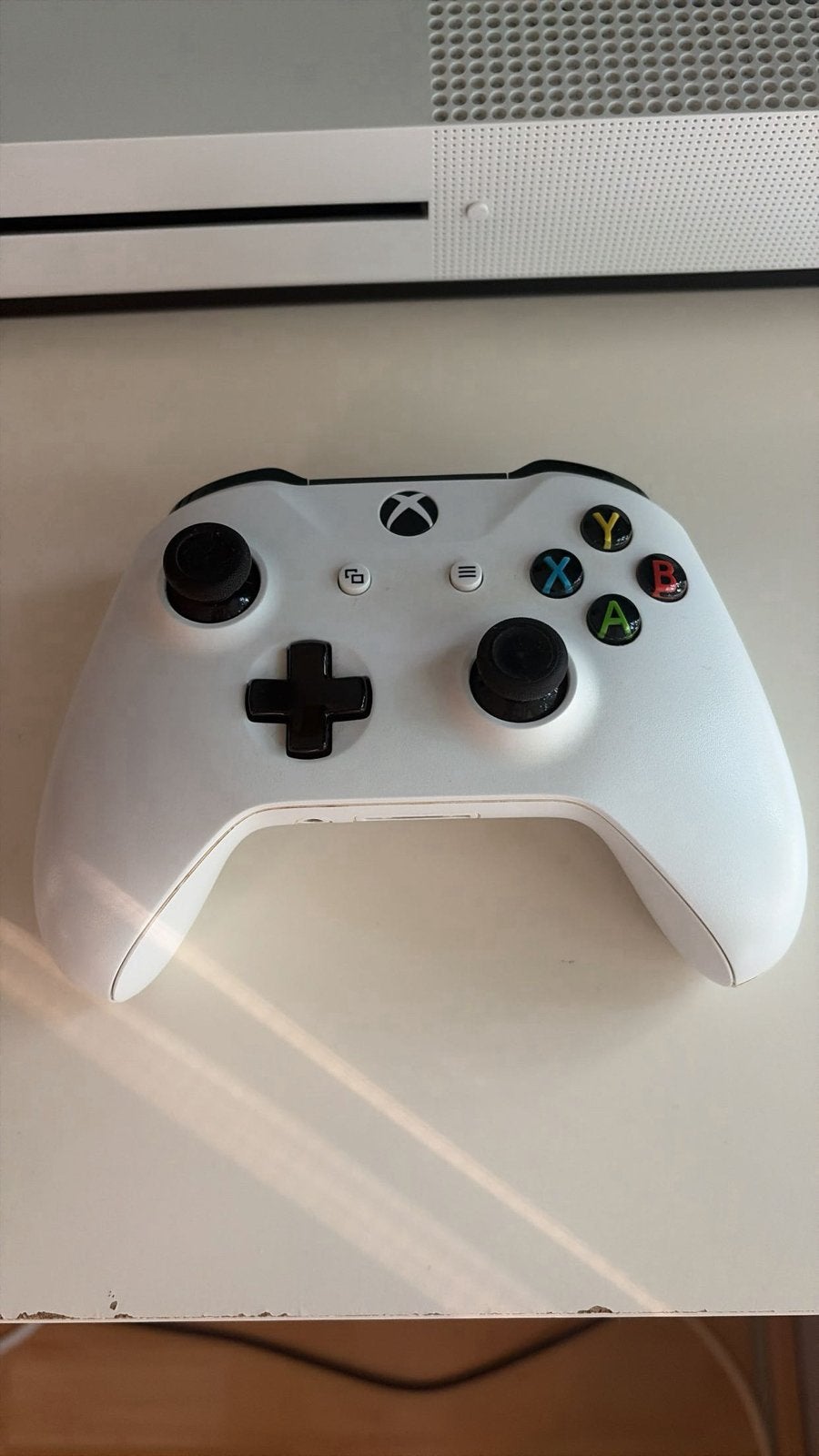 Xbox One S met controller + 5 spellen, Spelcomputers en Games, Spelcomputers | Xbox One, Zo goed als nieuw, Xbox One S, 1 TB, Met 1 controller