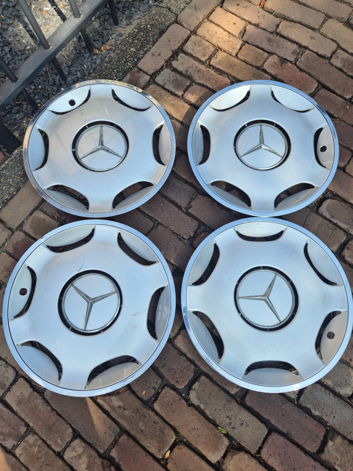 Mercedes wieldoppen - set van 4 (lichte beschadigingen), Ophalen, Gebruikt