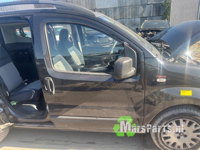 Portier 4Deurs rechts-voor van een Citroen Nemo (KZA)