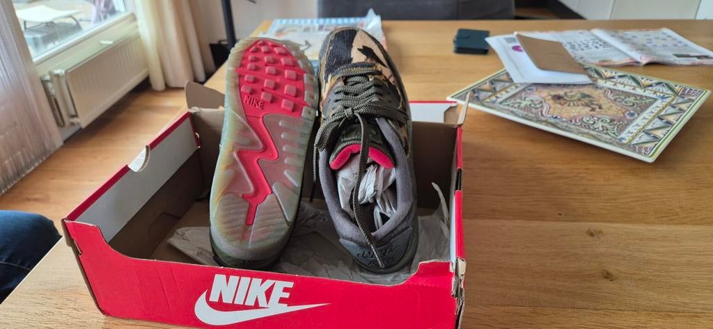 Nike Air Max 90 Camo Croc - Zo goed als nieuw - Maat 42.5, Ophalen of Verzenden, Zo goed als nieuw, Overige kleuren, Sneakers of Gympen