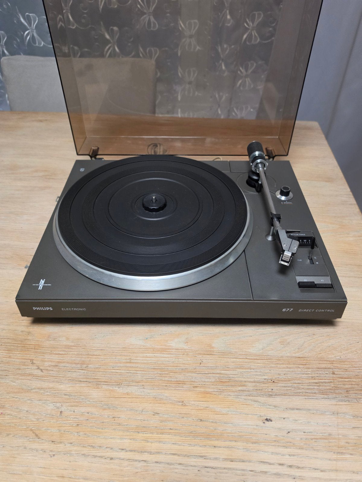 Philips 677 Direct Control platenspeler – mooi en werkend