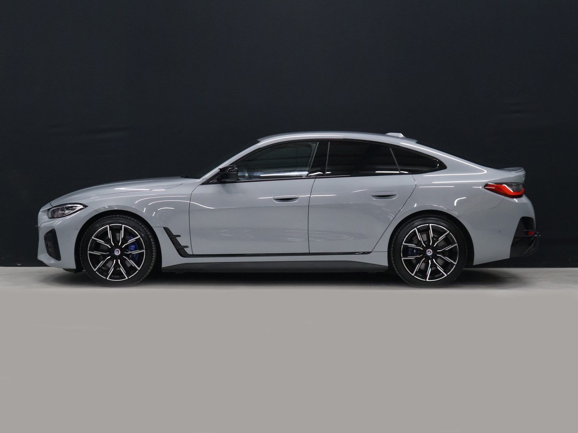 BMW i4 M50 High Executive 84 kWh [SOH 95%, TREKHAAK, APPLE C, Auto's, Dealer onderhouden, Gebruikt, 110 €/maand, Origineel Nederlands