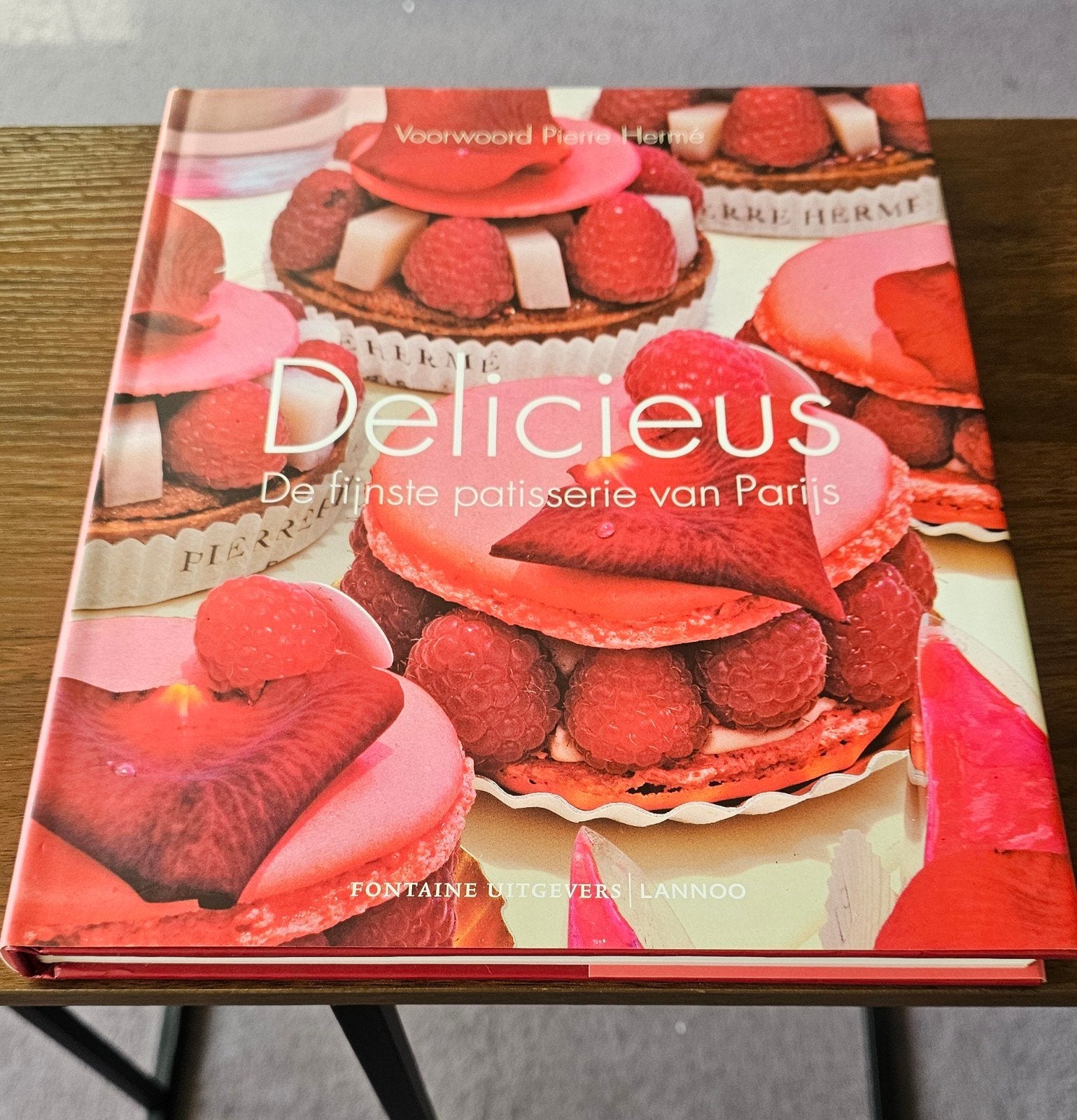 Delicieus: De fijnste patisserie van Parijs - Kookboek, Ophalen of Verzenden, Zo goed als nieuw, Taart, Gebak en Desserts, Frankrijk