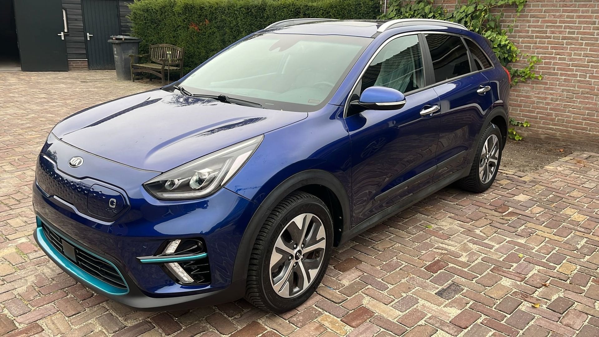 Kia E-Niro ExecutiveLine 64 kWh LEDER l SCHUIFDAK l SoH 100%, Adaptive Cruise Control, Gebruikt, Zwart, 1712 kg
