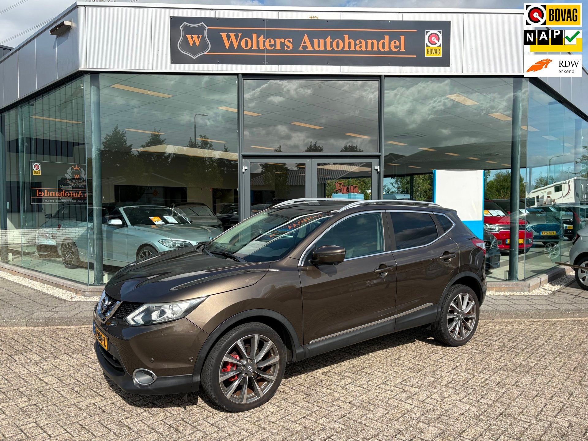 Nissan Qashqai 1.2 Tekna *PANO, Auto's, Voorwielaandrijving, Gebruikt, Zwart, 4 cilinders