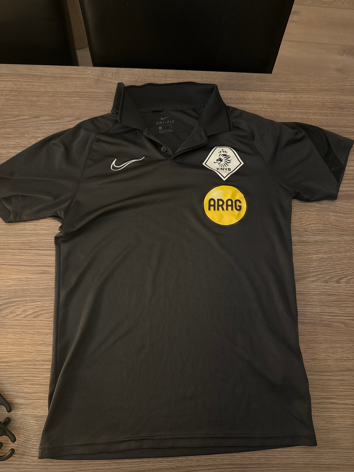 KNVB ARAG Polo Maat S, Zwart, Ophalen of Verzenden, Zo goed als nieuw, Voetbal