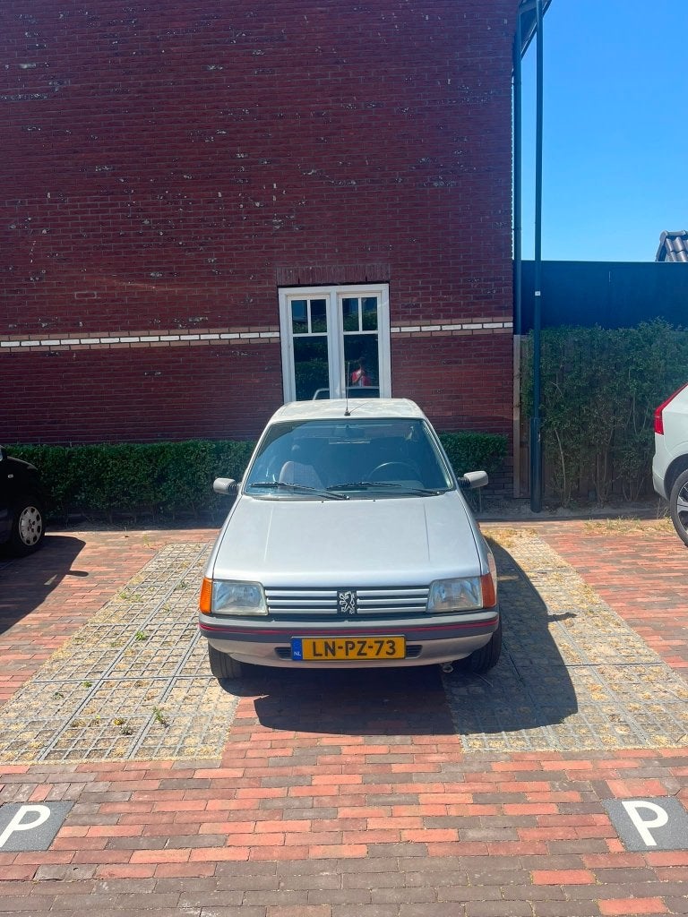 Peugeot 205 1.1 Forever E2 1995 Grijs, Auto's, Peugeot, Voorwielaandrijving, Stof, 4 cilinders, Origineel Nederlands
