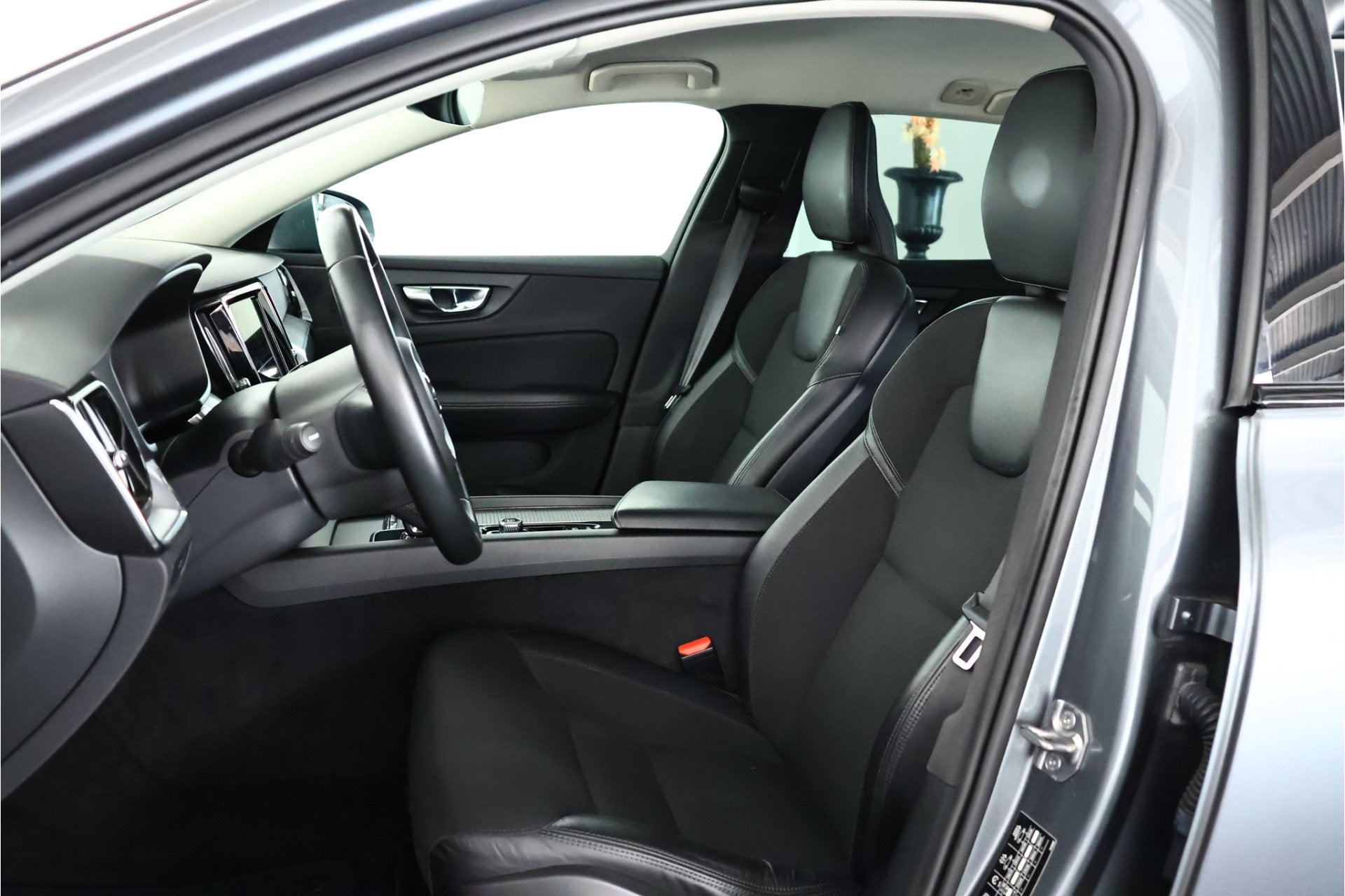 Volvo V60 Cross Country 2.0 B5 AWD Pro Navi / Pilot Assist /, 12 maanden, Gebruikt, Zwart, 4 cilinders