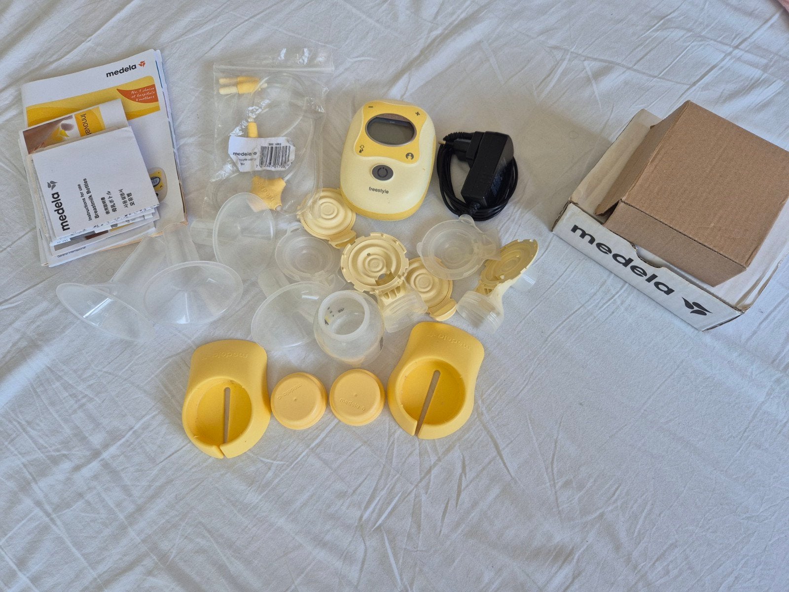 Gratis: Medela freestyle dubbele borstkolf, Kinderen en Baby's, Babyvoeding en Toebehoren, Ophalen of Verzenden, Gebruikt, Borstkolf