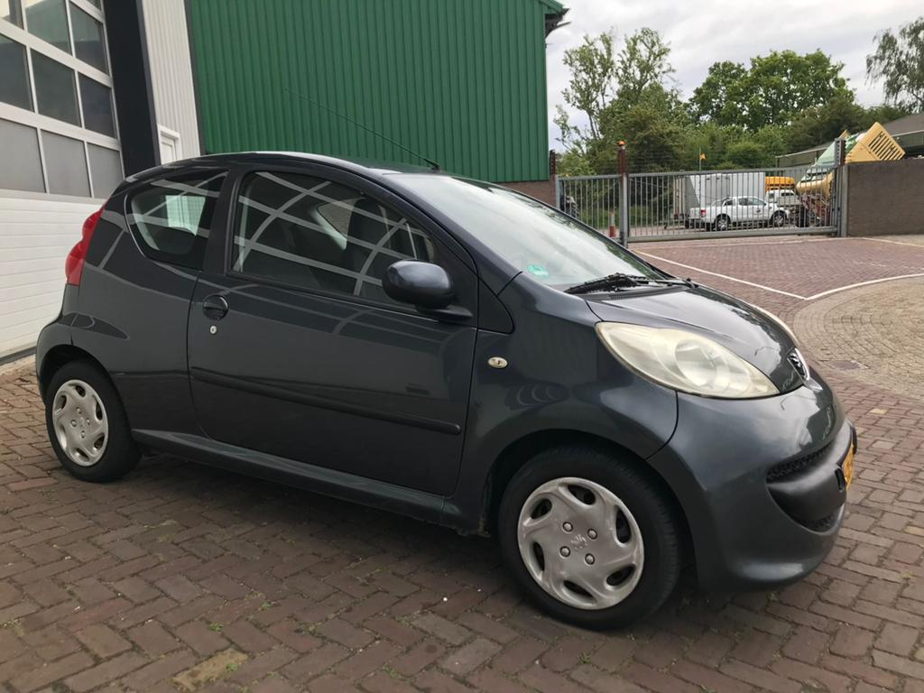 Peugeot 107 1.0 12V 3DR  2007 Grijs, Auto's, Voorwielaandrijving, Stof, 4 stoelen, 68 pk