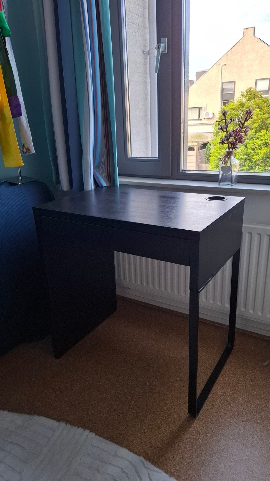 Bureau Micke (Ikea), Huis en Inrichting, Bureaus, Zo goed als nieuw, Kinderbureau, IKEA, Spaanplaat of MDF, Bruin, Kabelgoot, Met lades