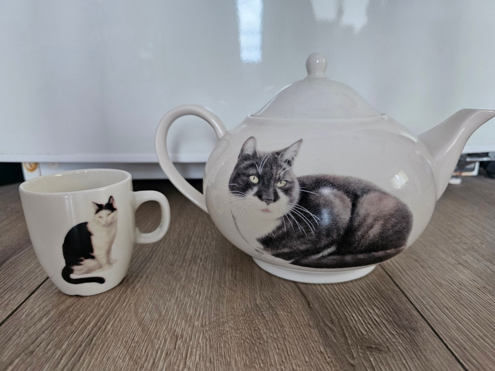 Mooie theepot en mok gemaakt door Francien  - Nieuw!!, Ophalen, Nieuw, Porselein