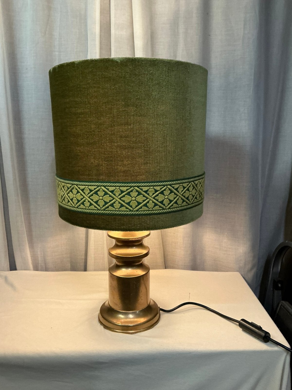 Mooie vintage tafellamp ,kap velours,messing voet,Art Deco, Ophalen of Verzenden
