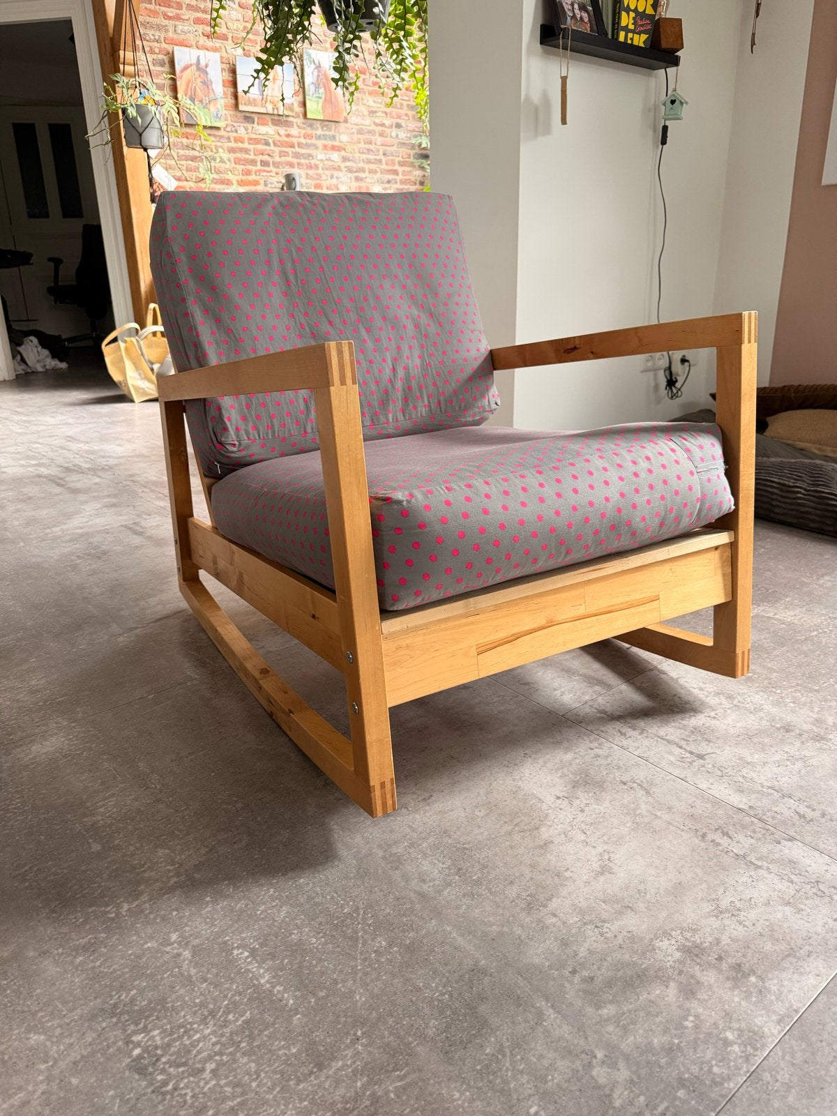 Comfortabele houten schommelstoel met stoffen kussens, Ophalen, Gebruikt