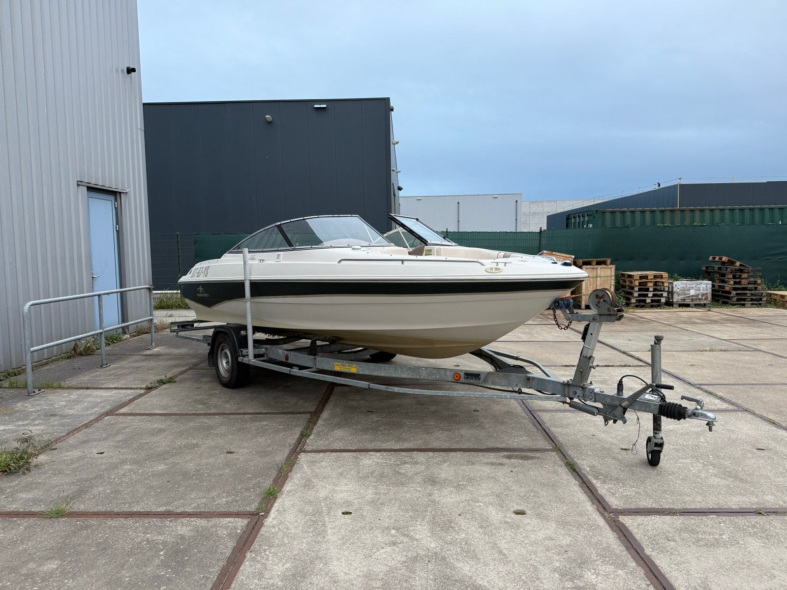 Foto 5 van Monterey 186 Montura met trailer - Volvo Penta 4.3 V6
