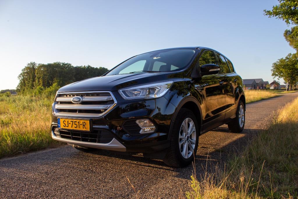 Ford Kuga 1.5 150pk/NieuweAPK/Automatisch inparkeren/keyles, Auto's, 1498 cc, 4 cilinders, 2000 kg, Leder en Stof