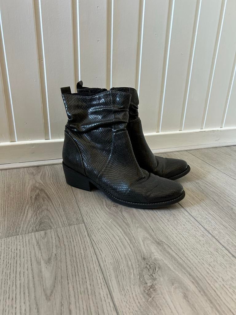 Marco Tozzi Zwarte Slangenprint Enkellaarsjes - Maat 40, Ophalen of Verzenden, Gedragen, Zwart, Lage of Enkellaarzen