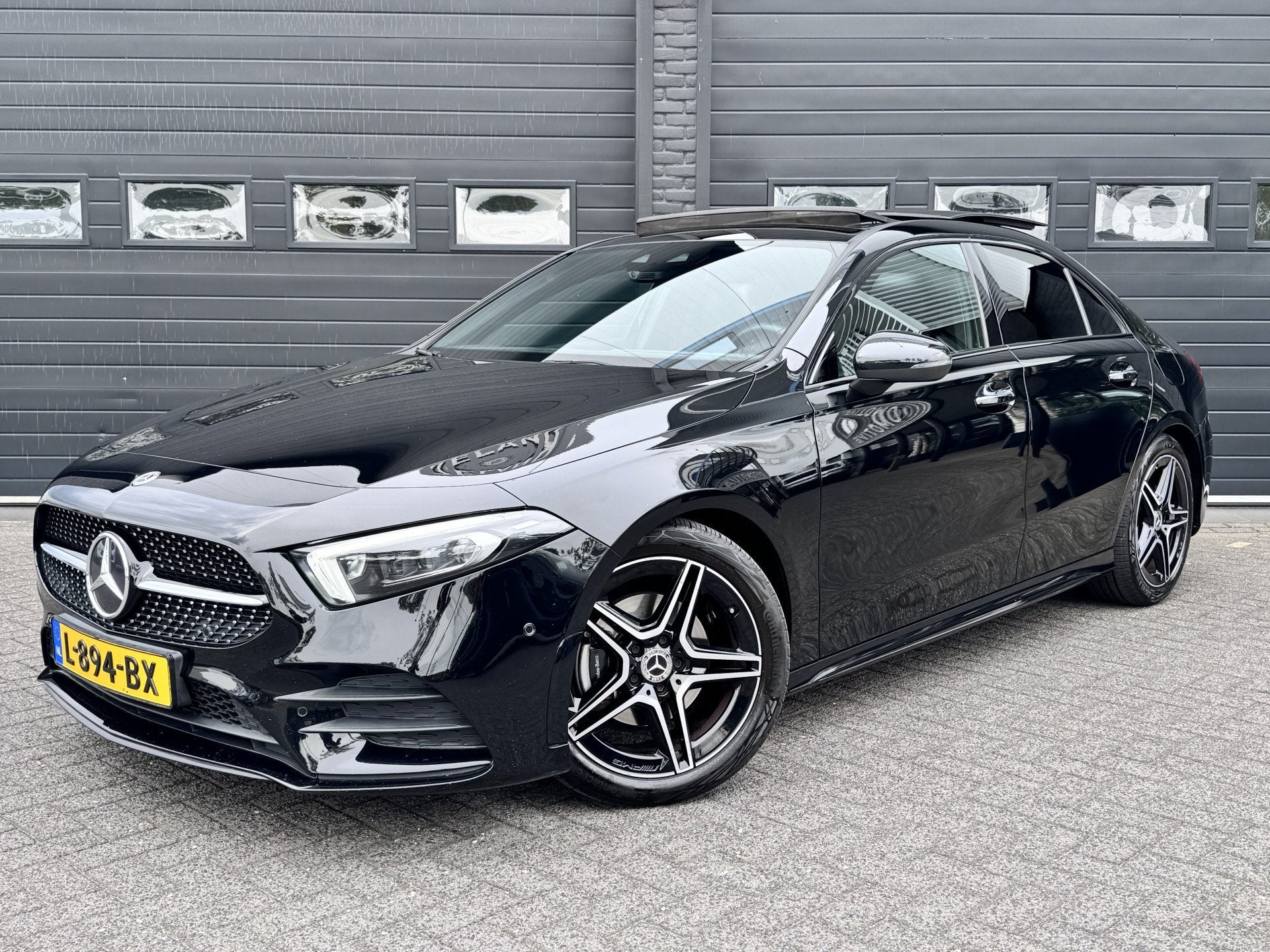 Mercedes-Benz A-Klasse 180 Business Solution AMG | Pano | Me, 136 pk, 4 cilinders, Zwart, Origineel Nederlands