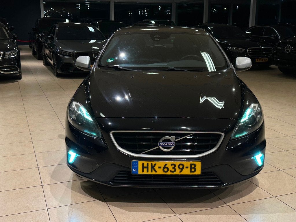 Volvo V40 2.0 D2 R-Design/NL-AUTO/TREKHAAK/LEDER/XENON, Auto's, Voorwielaandrijving, Gebruikt, 4 cilinders, 1969 cc