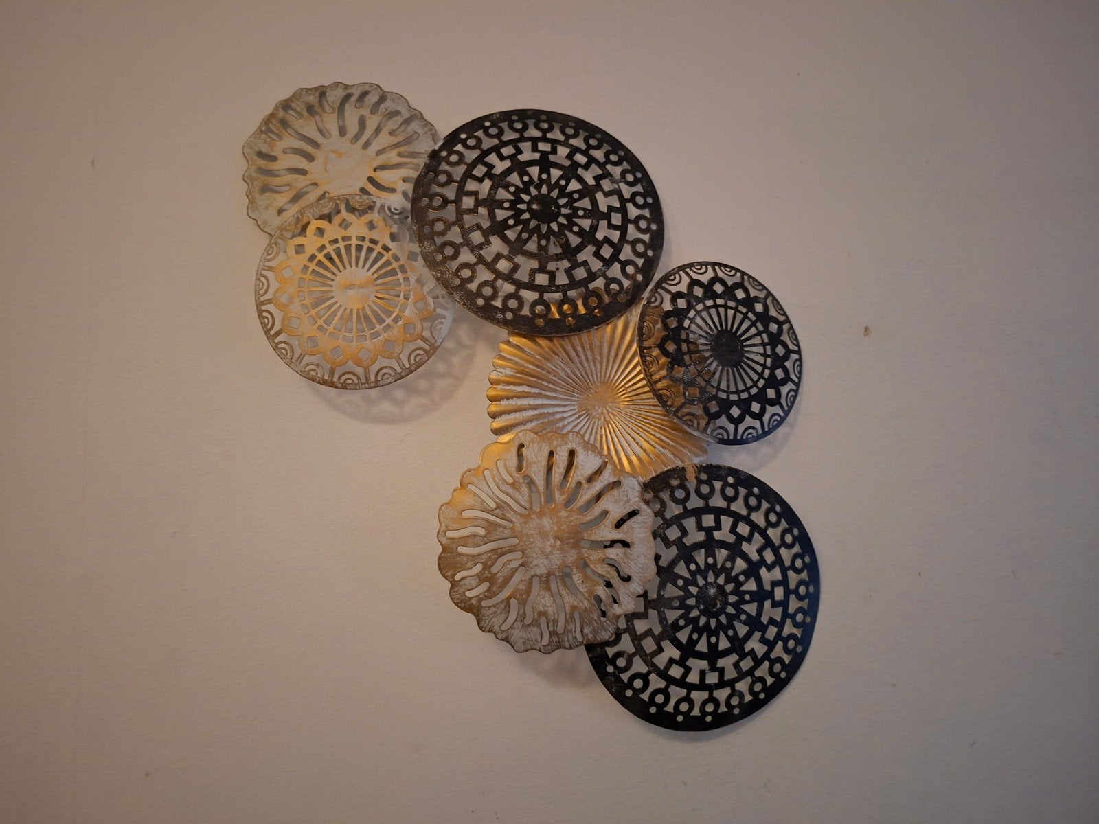 Metalen wanddecoratie
60cm lang
Goud/wit/zwart, Ophalen of Verzenden