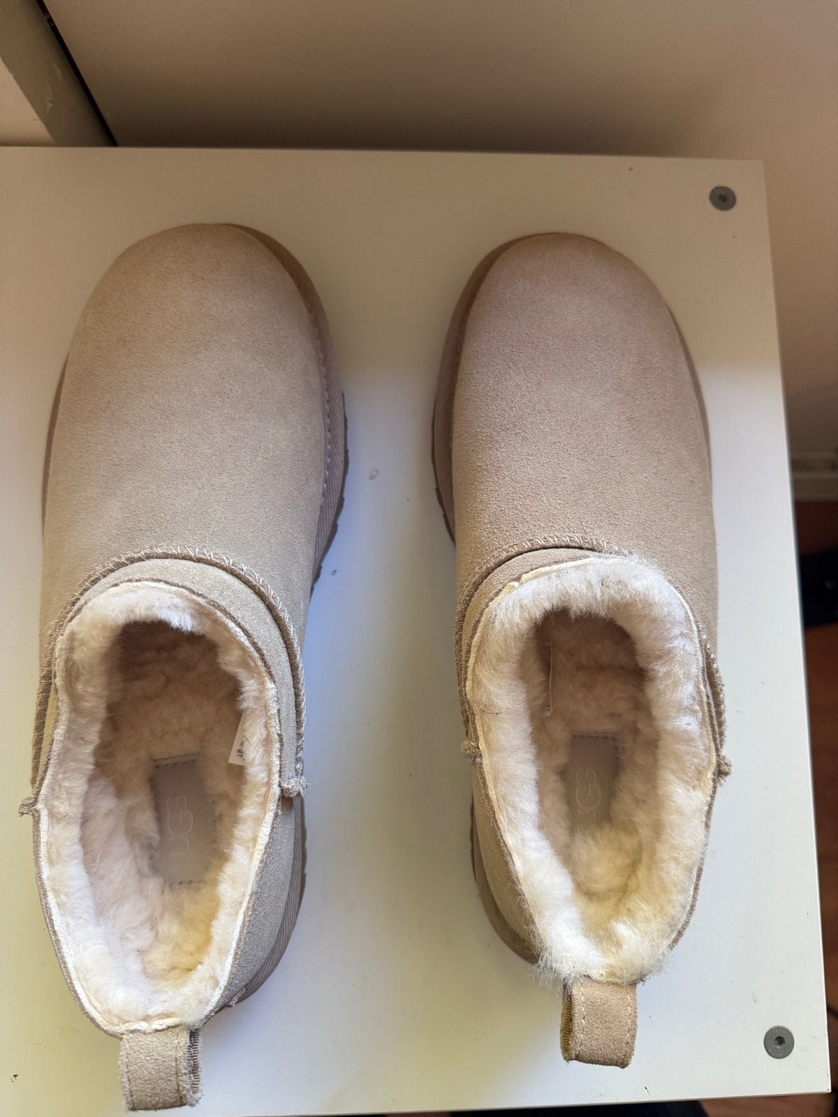 UGG Classic Micro Laarzen in Beige, Ophalen of Verzenden, Zo goed als nieuw, Beige, Lage of Enkellaarzen