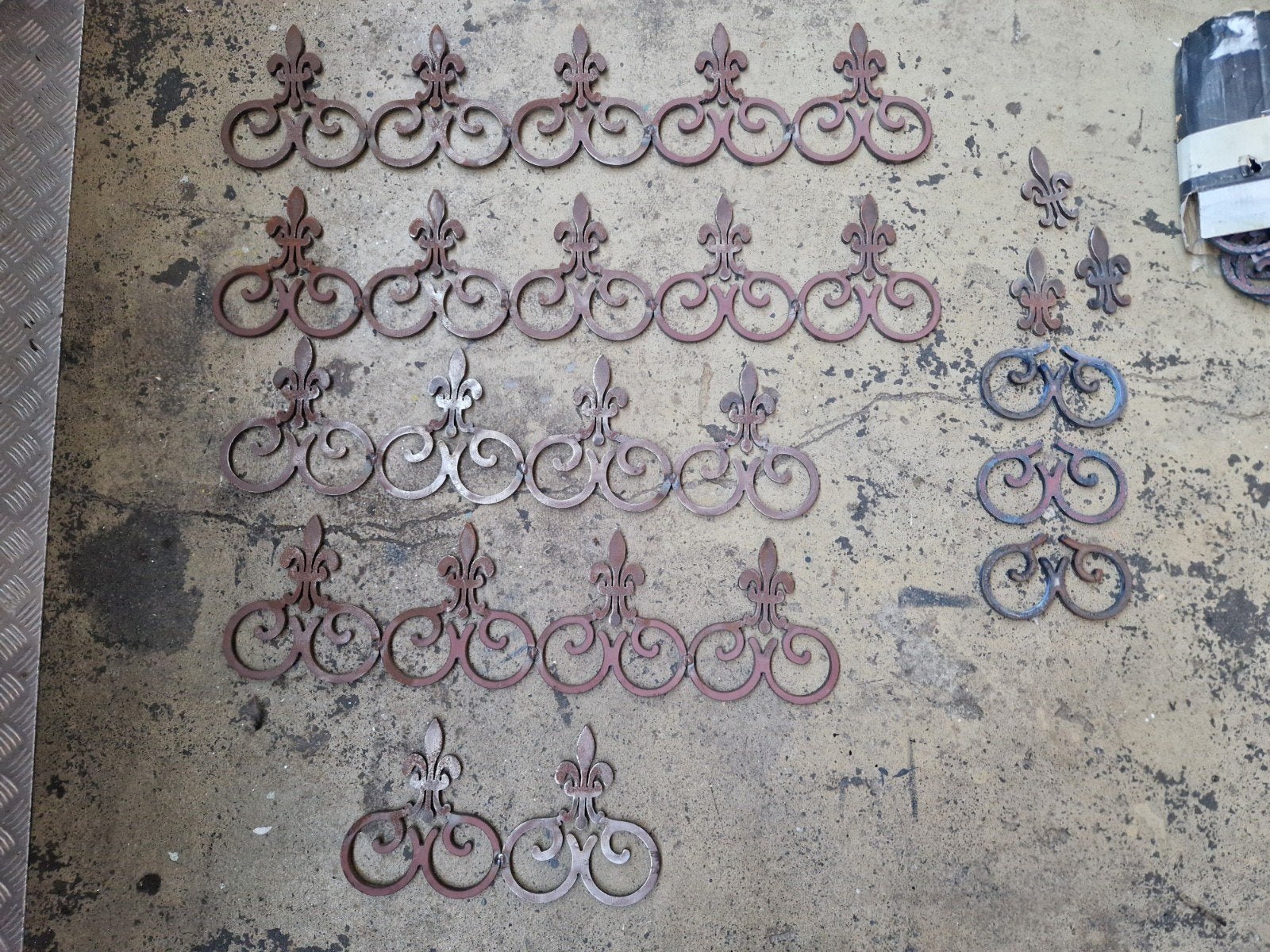 Decoratieve ijzeren ornamenten - 31 stuks, 6,2m totaal, Ophalen, Zo goed als nieuw, IJzer