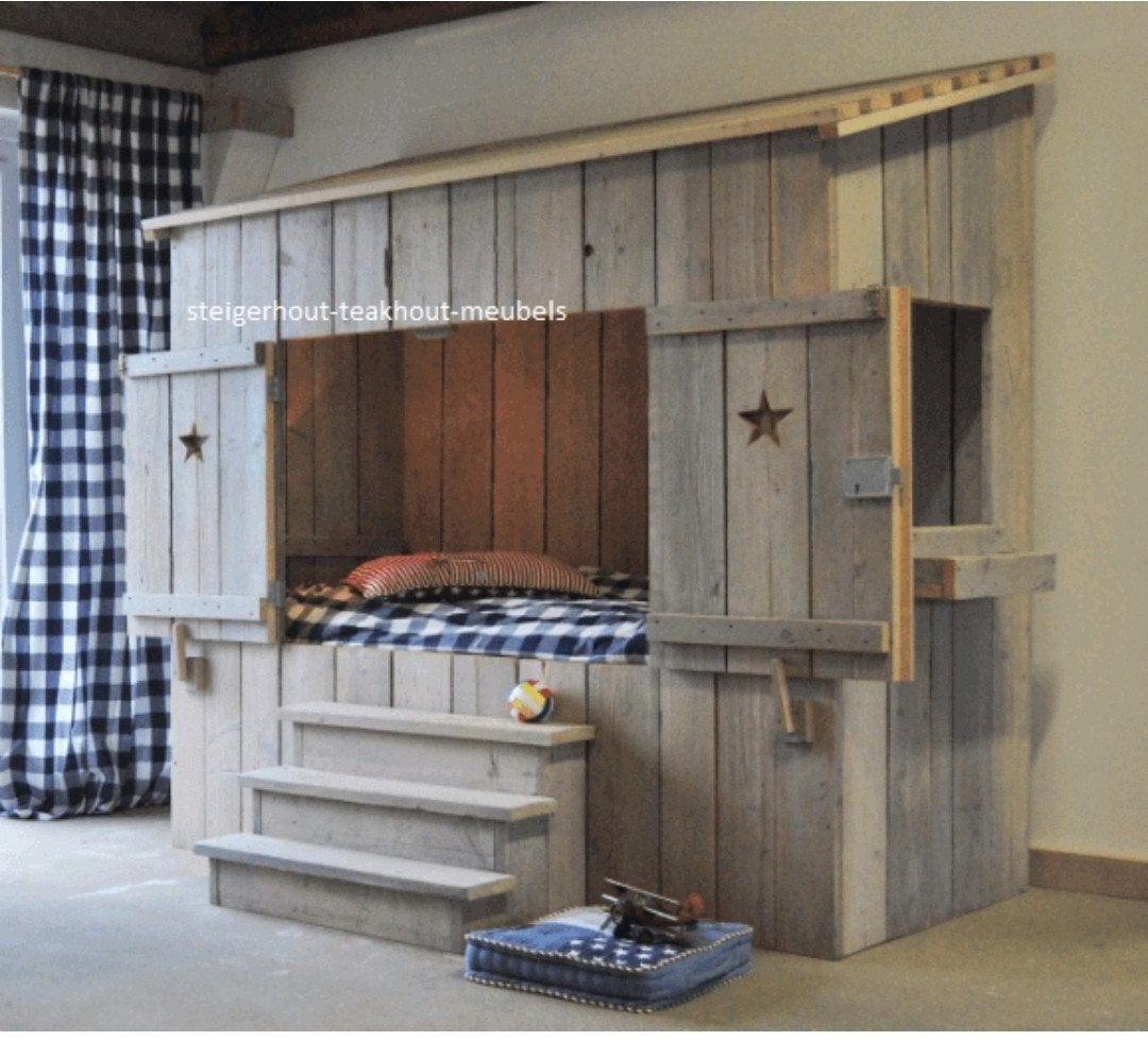 Steigerhouten bedstee met trap, Ophalen, Gebruikt, Eenpersoons, Bruin