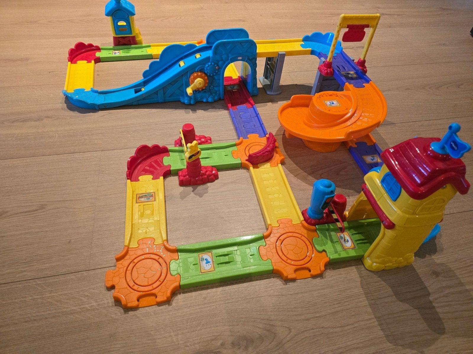 Vtech Toet toet autos treinstation speelset, Kinderen en Baby's, Speelgoed | Vtech, Ophalen of Verzenden, Gebruikt