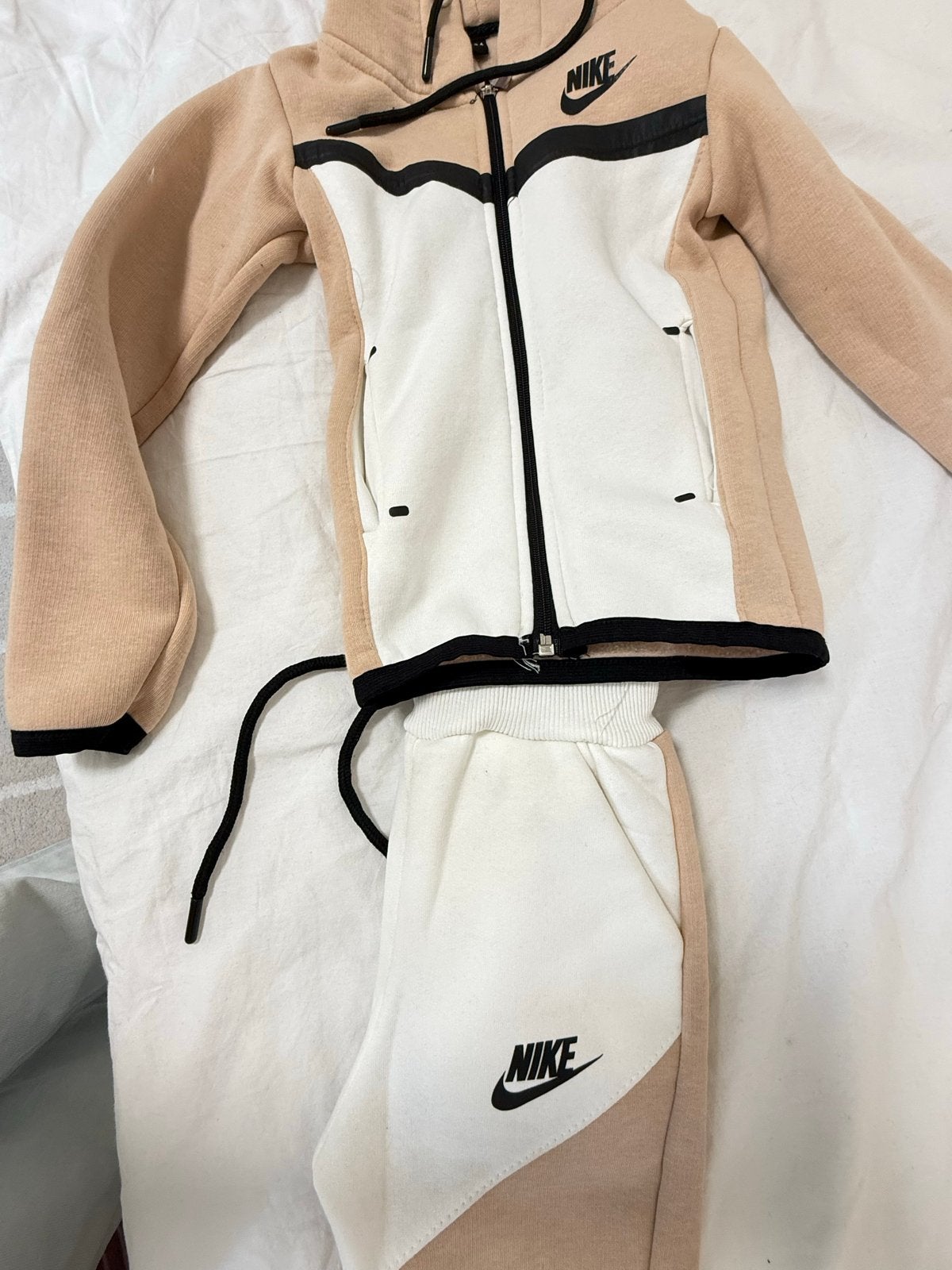 Nike Tech Fleece Set Unisex - Maat 98/104, Ophalen of Verzenden, Zo goed als nieuw, Jongen of Meisje, Setje