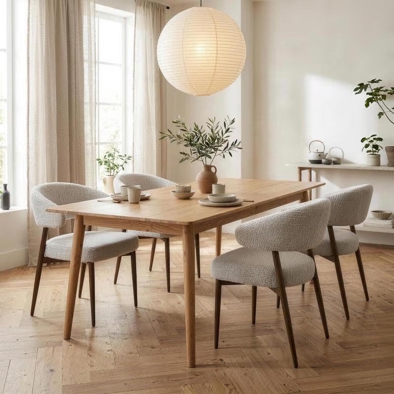 gevraagd: Japandi eethoekstoelen met bouclélook, beige, 4 st, Huis en Inrichting, Ophalen of Verzenden, Overige kleuren, Vier