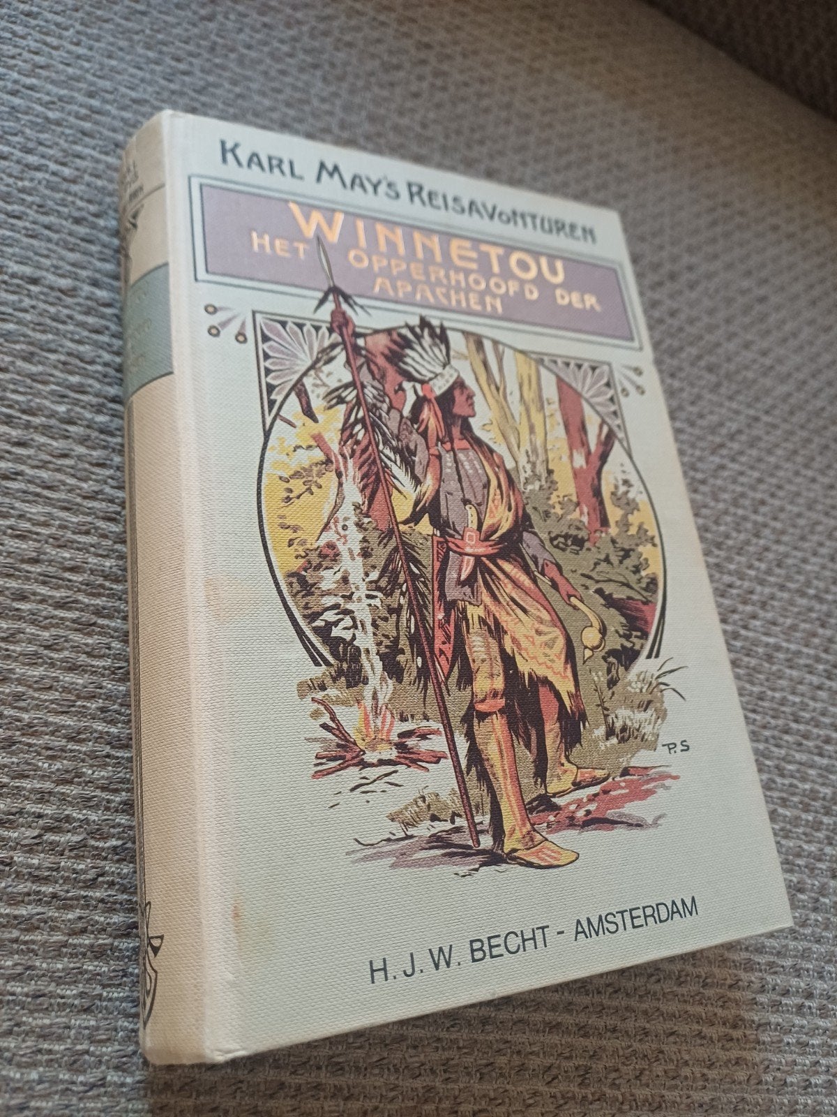 Karl May's - Winnetou Het Opperhoofd der Apach, Ophalen of Verzenden, Gelezen